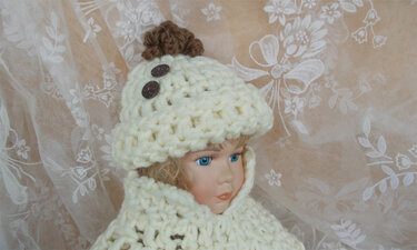 Gehäkelte Puppengarnitur, Beanie-Mütze und Poncho, Häkel-Set aus Wollresten - Bild 10