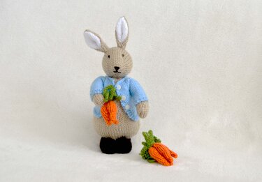 Peter Bunny Rabbit - Knitting