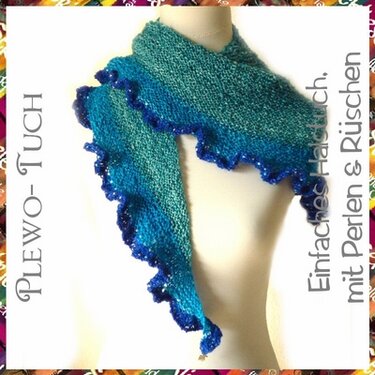 Gestricktes türkises Dreieckstuch mit blauer Rüsche und Perlen am Saum