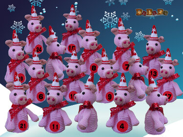 Rosa gehäkelte Schweinchen mit roten Schleifen, rot-weißen Zipfelmützen und Nummern als Adventskalender