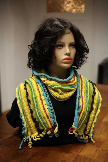 Schal aus Wollresten, Strickanleitung mit Häkeldetails / für Anfänger geeignet - Bild 4