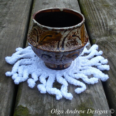 Doilies/coasters with curly tassels crochet pattern 074