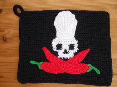 Heißer Topflappen - Flagge mit Peperoni - Piratenflagge - Häkelanleitung mit Zählmuster