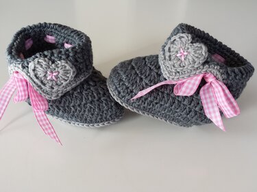 Crochet Babyset Shoes / Headband „Bavarian Style“ 