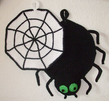 Anleitung zum Häkeln für 2 richtige Hingucker - Spinne und Spinnennetz als Topflappen - - Bild 2
