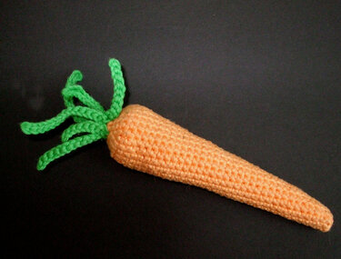 Eine kleine Möhre als Dekoration oder auch für den Kaufladen - Häkelanleitung -