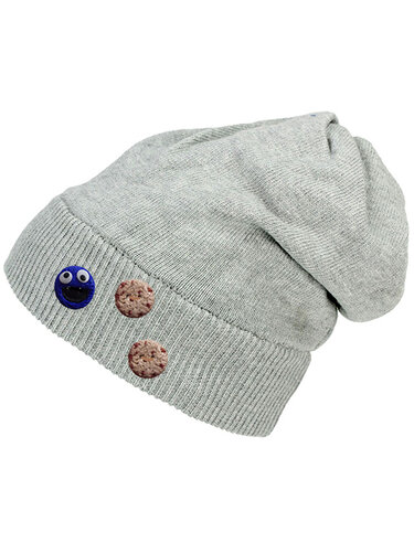 Graue Strickmütze mit blauer Monster-Applikation und zwei keksähnlichen Knöpfen