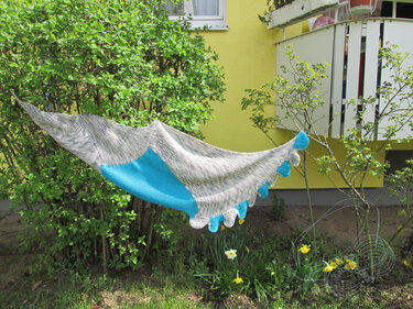 gestricktes Tuch " Frühlingswalzer" - Stricken