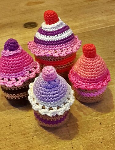 gehäkelte bunte Cupcakes - Häkeln