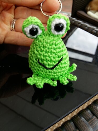 Frosch Schlüsselanhänger gehäkelt - Bild 3
