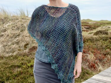 Gestrickter Poncho mit Häkelbordüre, Größe 36 - 46 - Bild 10