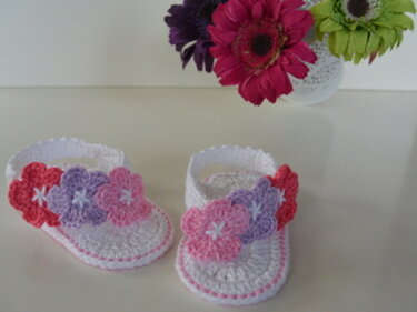 Baby FlipFlops with Flowers - Crochet