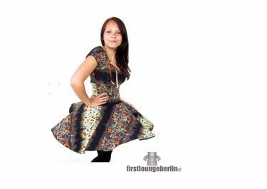 Klara Shirt & Kleid Damenkleid Tellerrockkleid Sommerkleid Top - Nähanleitung mit Schnittmuster Gr. 32-50 -  firstloungeberlin - Bild 2