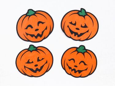 Fensterbild – Fröhliche Kürbisse – Bastelanleitung mit Vorlagen