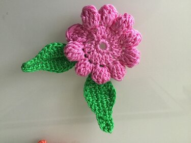 Häkelanleitung verschiedene Blumen mit Blatt