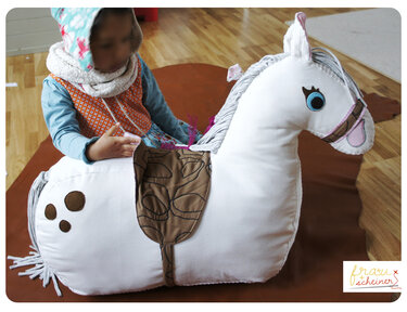 Ride-on plush horse - Sewing