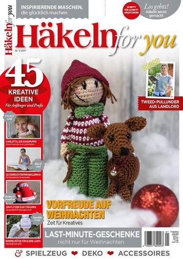 Cover eines Häkelmagazins mit gehäkelter Puppe, Hund und weihnachtlicher Dekoration