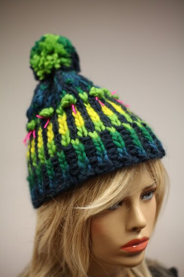 Superschnelle warme freche Mütze - Anleitung zum Stricken mit dicken Nadeln - Bild 3