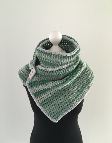 Crochet Pattern for a Button Scarf