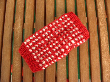 Strickanleitung für Pulswärmer - Handstulpen in rot-weiß