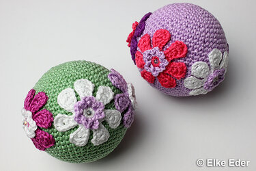 Häkelanleitung Christbaumkugel Dekokugel mit Blüten