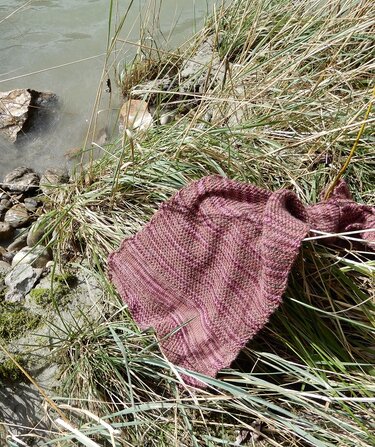 Rectangle Stole knitting pattern "Land of Plums"