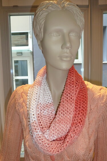 Loop aus Bändchengarn gestrickt - Bild 4