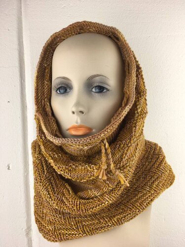 Kuscheliger Scoodie mit Cowl und Kapuzenfunktion - Stricken