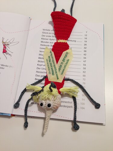 Häkelanleitung: Lesezeichen Mücke, Originalfigur zum Kinderbuch "Die Abenteuer von Moppel und Mücke"