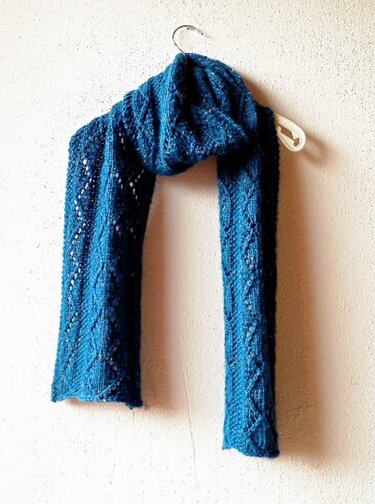 Strickmuster warmer Schal mit Lochmuster - Bild 5
