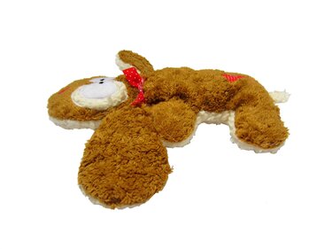 Liegender brauner Plüschhase mit langen Schlappohren, weißem Gesicht, roter Schleife und Herzapplikation