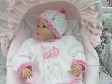 Strickanleitung Babyset Vanessa Babaygarnitur 4-teilig - Bild 6