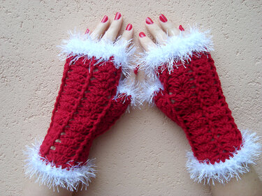 Christmas fingerless gloves - Crochet