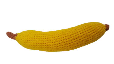 Gehäkelte gelbe Banane mit braunen Enden, Seitenansicht