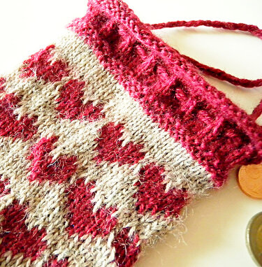 Strickmuster für Täschchen mit Herzen aus Sockenwollresten "Lucky Coin Bag" - Bild 3