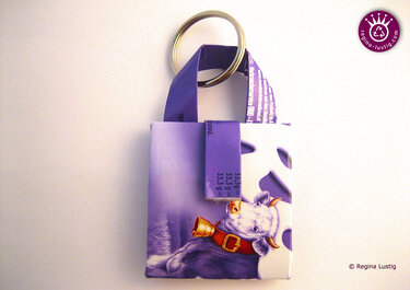 Täschchen für Einkaufschip aus Schokolade-, Waschmittel- oder Kaffeeverpackung, Schlüsselanhänger, Taschenbaumler, Recycling, Upcycling - Basteln