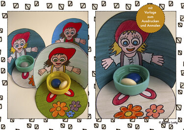 Drei Papier-Wichtel mit roten Mützen, jeweils ein Flaschendeckel als Schale, auf rund bemalten Sockeln mit Blumenmotiven.