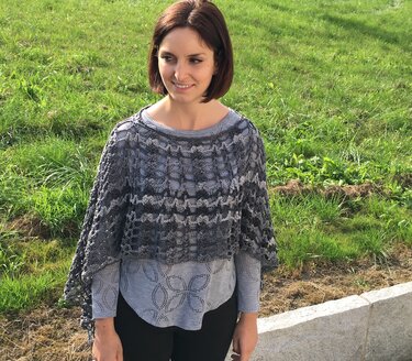 Poncho GRANDIOS aus Woolly Hugs BANDY-WISH gehäkelt - Bild 5