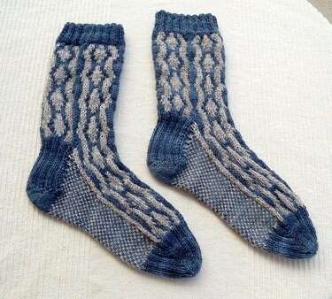 Knitted socks in stranded colorwork "Moonlit Rivers" - Knitting
