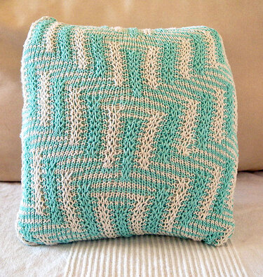 Cushion Cover Knitting pattern in mosaic colorwork "The Maze"