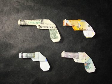 Origami Geldschein Pistole / Waffenschein (**) - Basteln
