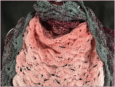 Raised shells Shawl - Crochet