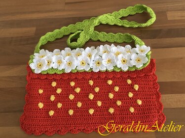 " Erdbeere mit Blümchen " Umhänge Tasche für Mädchen - Nähen
