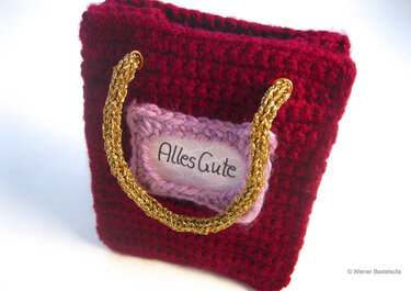 Geschenk-Täschchen mit Rahmen für Papierschilder - Häkeln