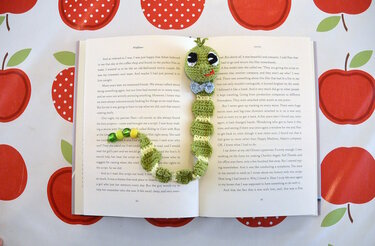 E-Book "Book Worm" Book Mark - Crochet