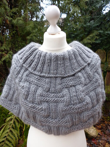 Strickanleitung Cape "Reise nach Brüggen"