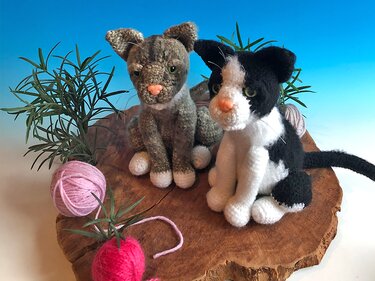 Crochet Pattern cat, crochet a sitting cat, amigurumi pattern by jennysideenreich