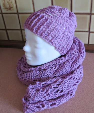 3-teiliges Set: Schal mit zwei verschiedenen Mützen - Häkeln