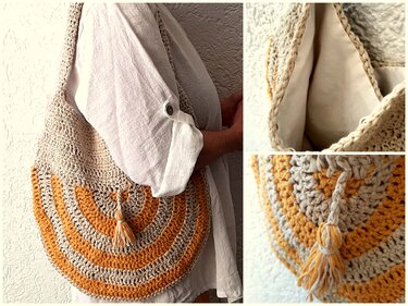 Gehäkelte Umhängetasche in Beige und Orange mit Streifenmuster und Quaste, über der Schulter getragen.