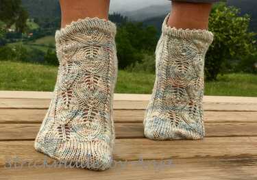 Sneakersocken Blätterreigen - Stricken